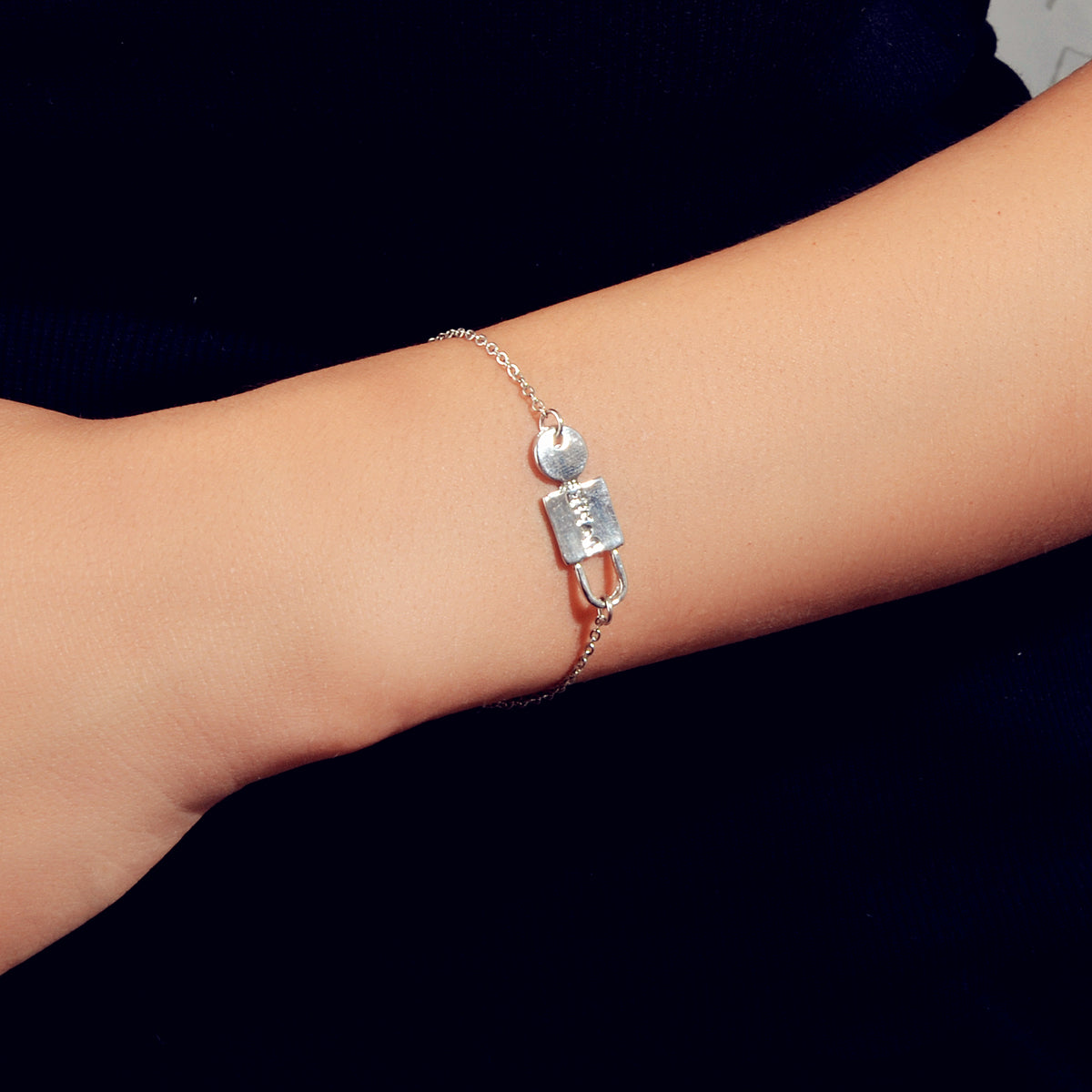 Elegant Women Accessories Minimalist Silver Chain Key Lock Charm Women Bracelet